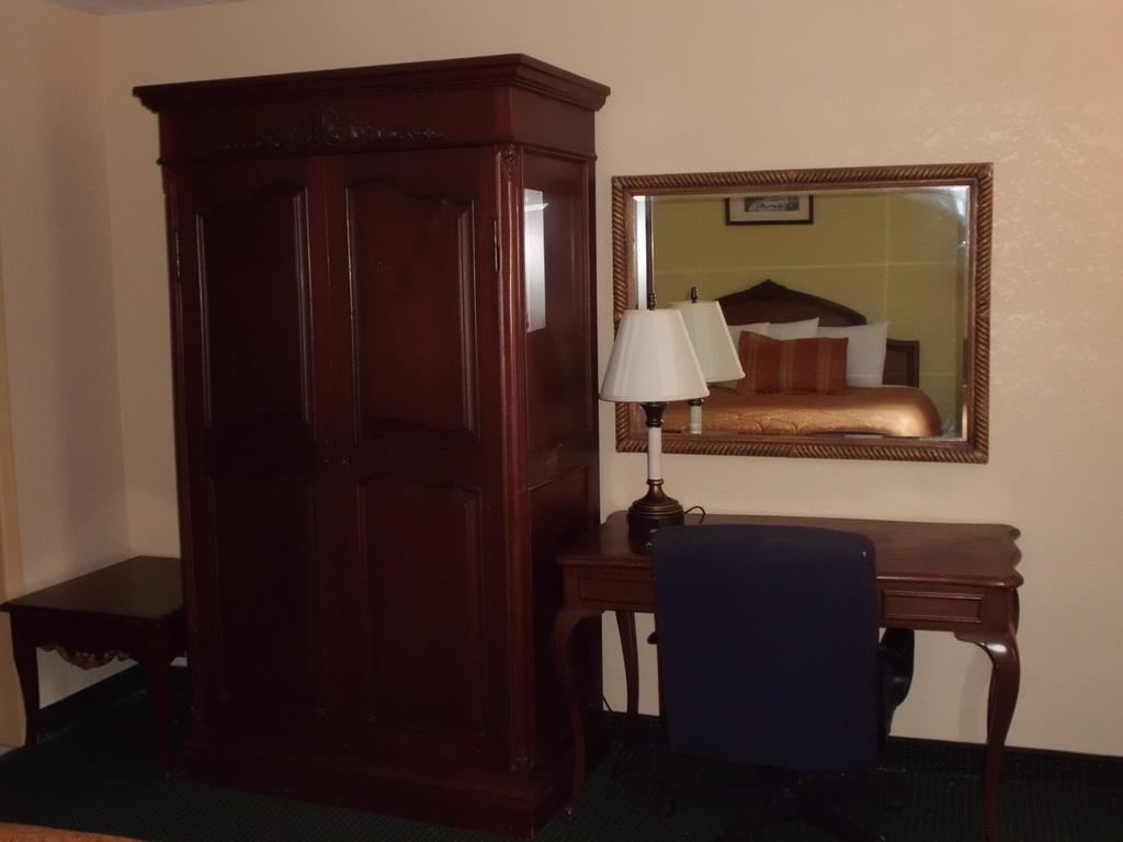 America'S Best Inn & Suites-Lakeland Bagian luar foto
